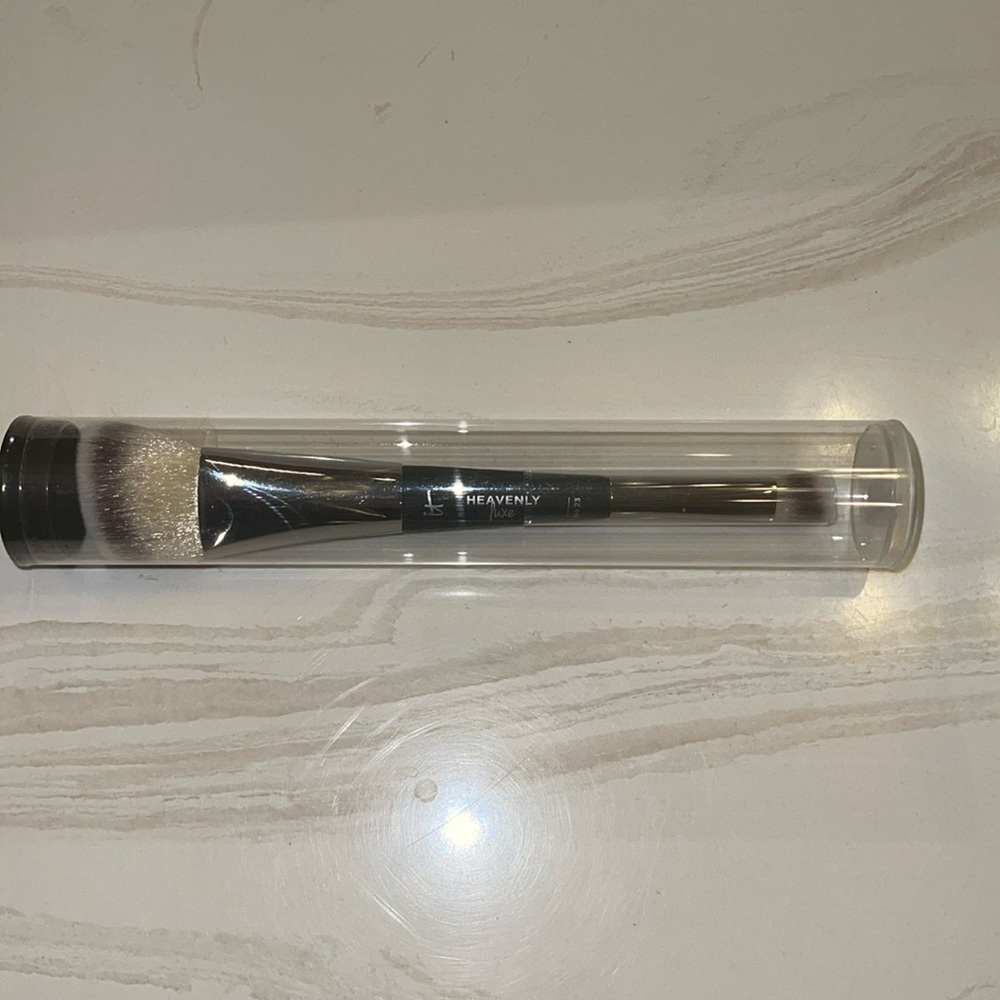 it …HEAVENLY Luxe make-up brush